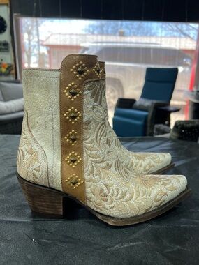 Old Gringo Ivory and Cream Western Ankle Boots
